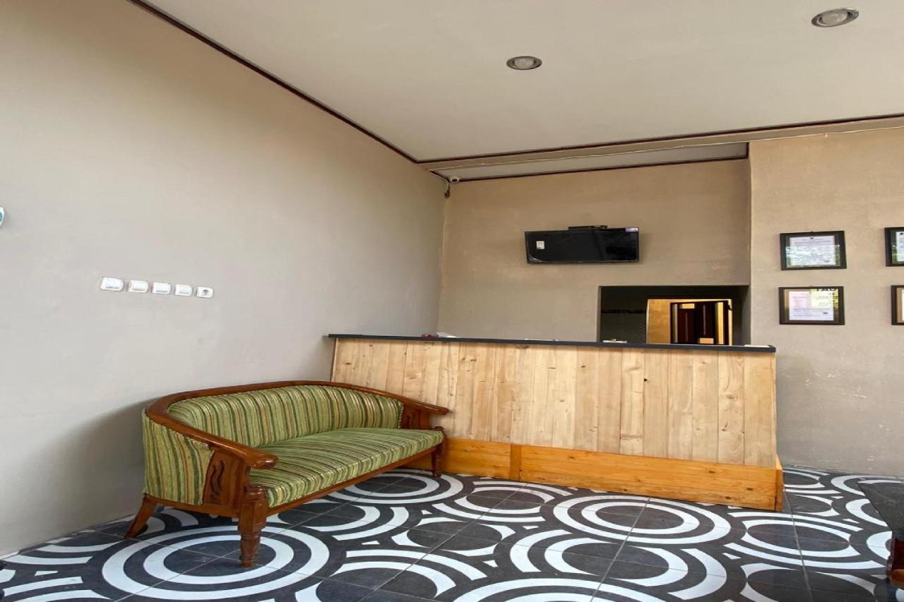 Reddoorz Near Mojokerto Train Station Hotel Exterior photo